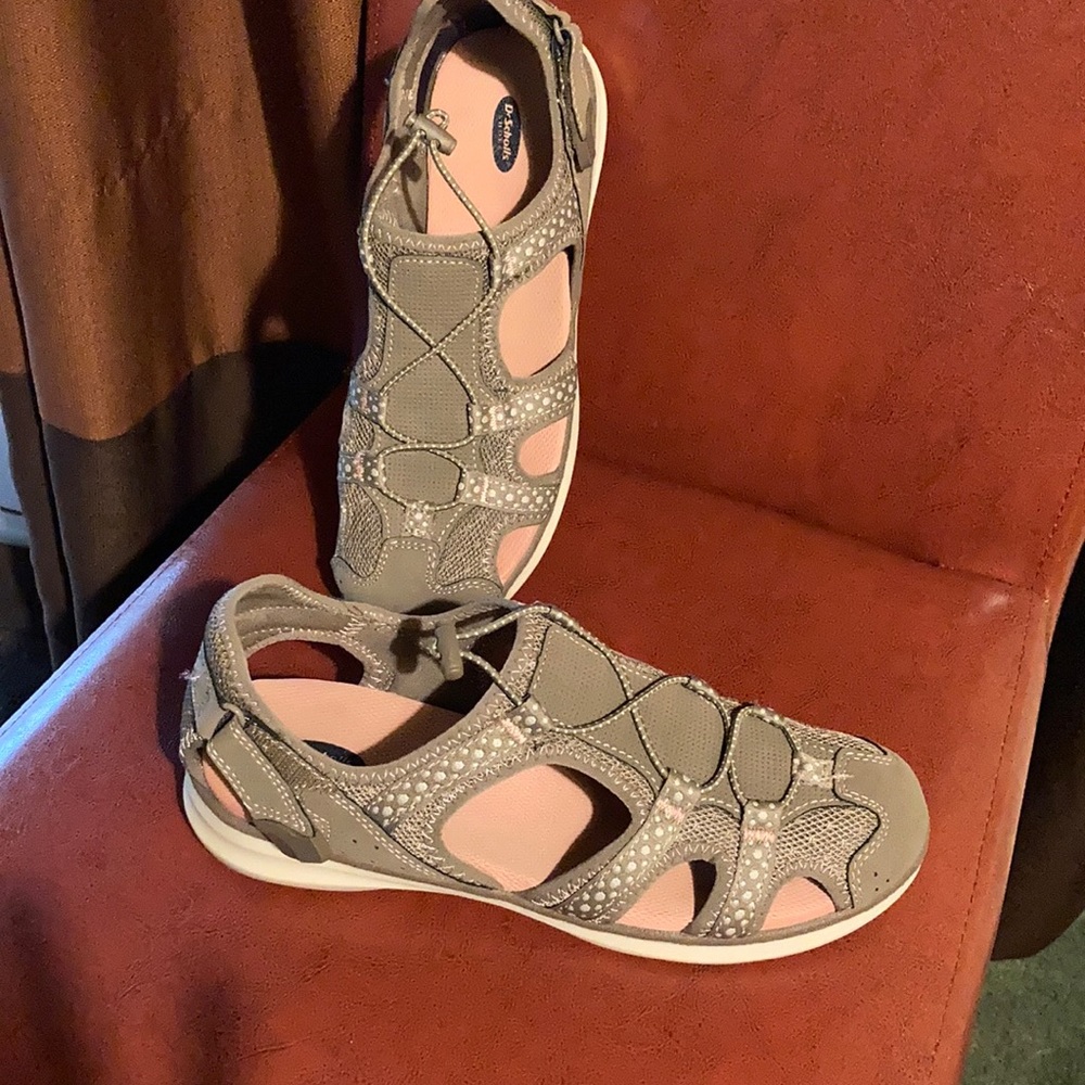 Dr. Scholl’s CLEARANCE PRICE FIRM!!
